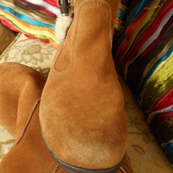 Bass Camel Colored Slip-On Faux Leather & Fur Winter Boots - Picture 4 of 8